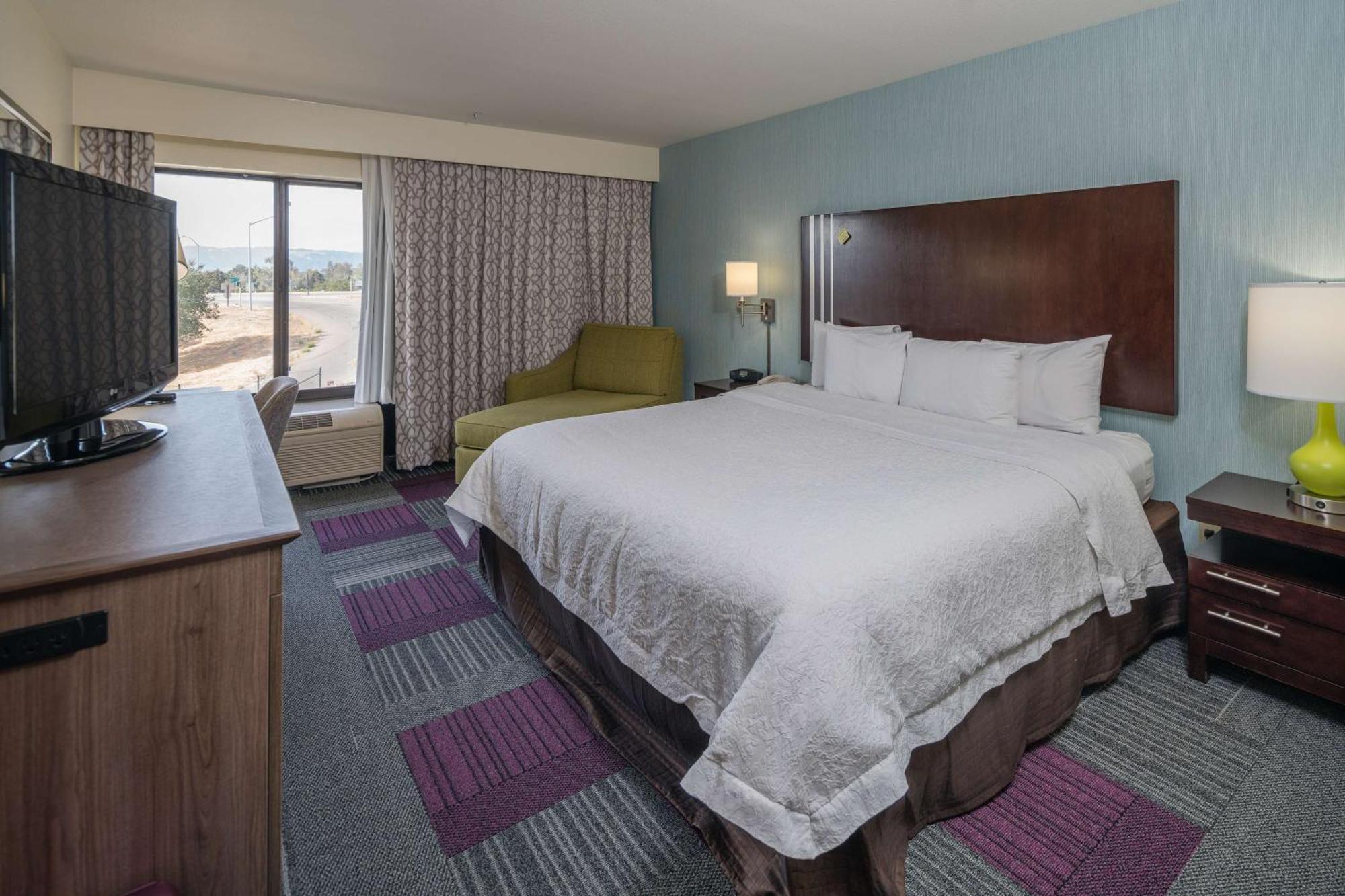 King Room with King Bed - Non-Smoking,1557873691:JPEG